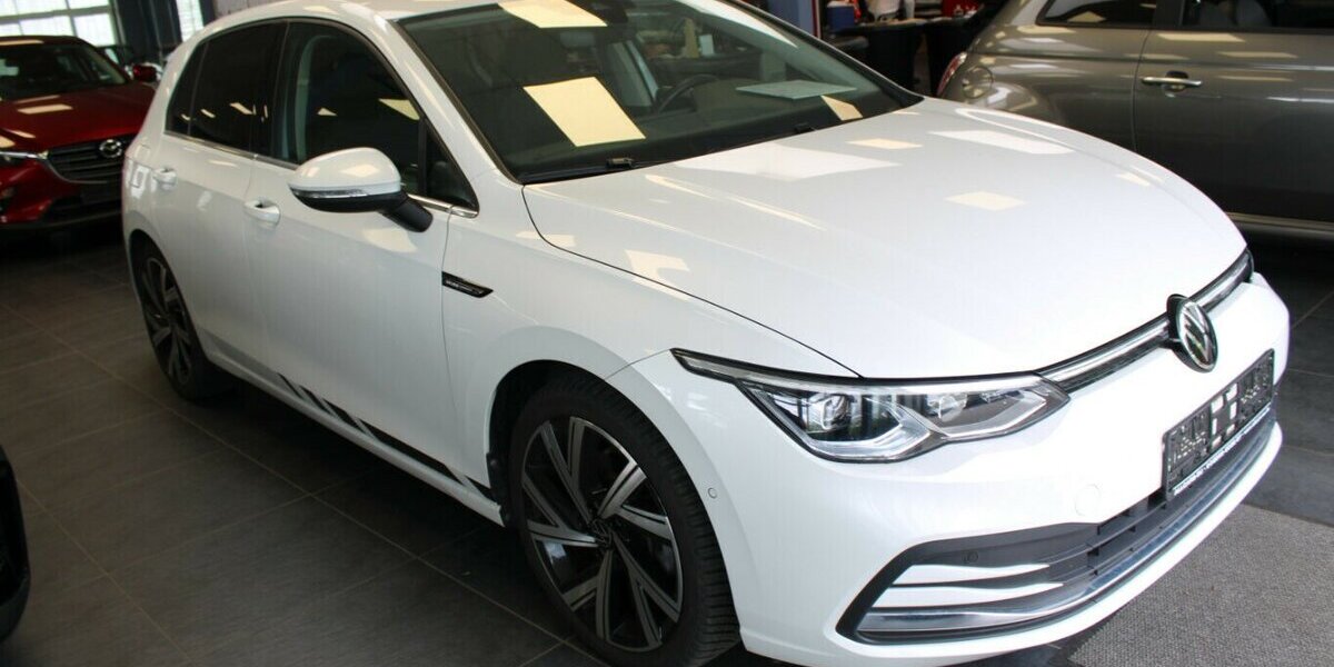 VW Golf VIII 2.0 TSI OPF DSG Style 37.650 km 23.980 &euro; Euskirchen 53881