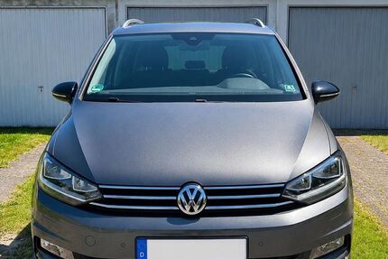 VW Touran 102.683 km 21.490 &euro; Köln 51147