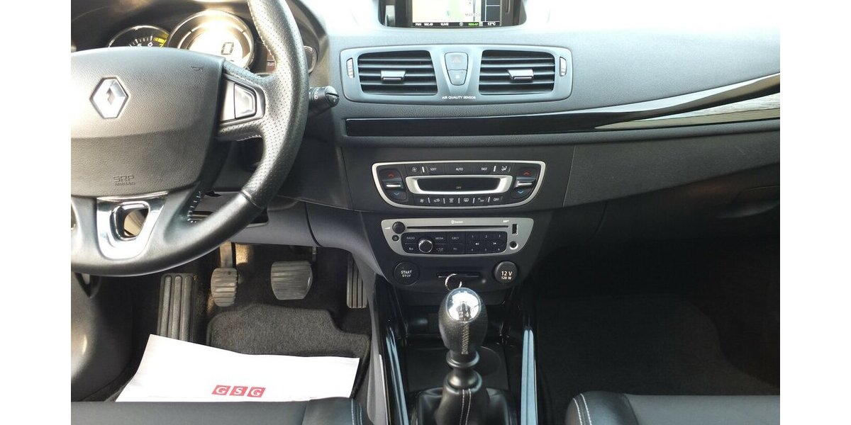 Renault Megane BOSE EDITION NAVI KLIMAAUTOM TEILLEDER PARK 107.158 km 7.408 &euro; Köln 50858