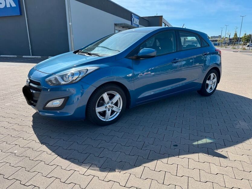 Hyundai i30 136.000 km 7.600 € Brühl 50321
