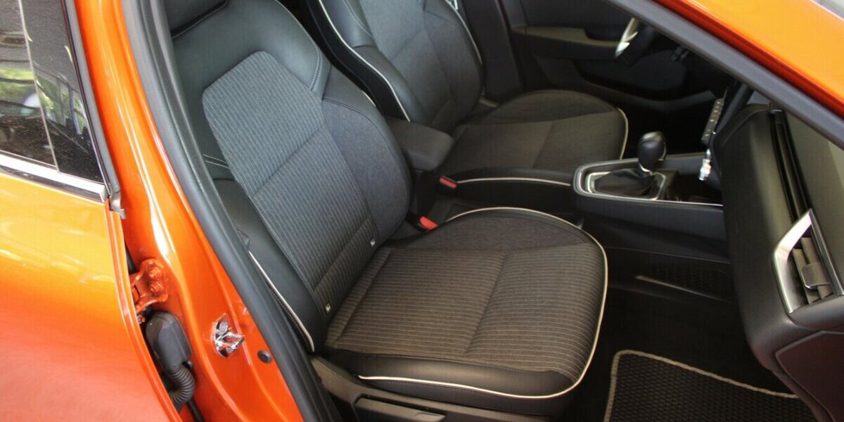 Renault Clio 1.6 E-TECH Hybrid 140 Intens 49.815 km 14.480 &euro; Euskirchen 53881