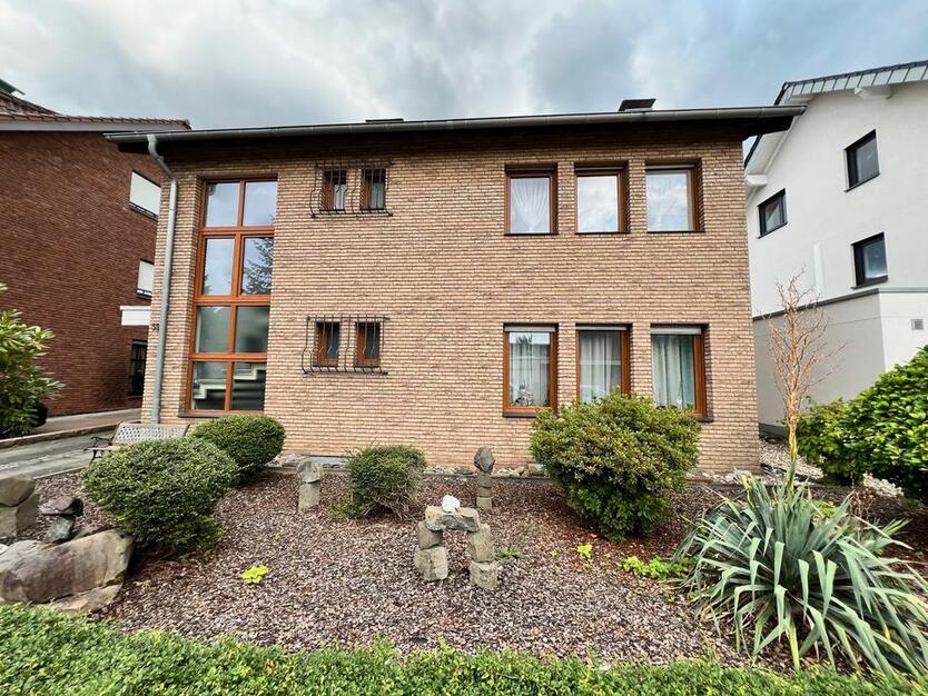 Einfamilienhaus mit Garage und Garten in ruhiger Sackgasse