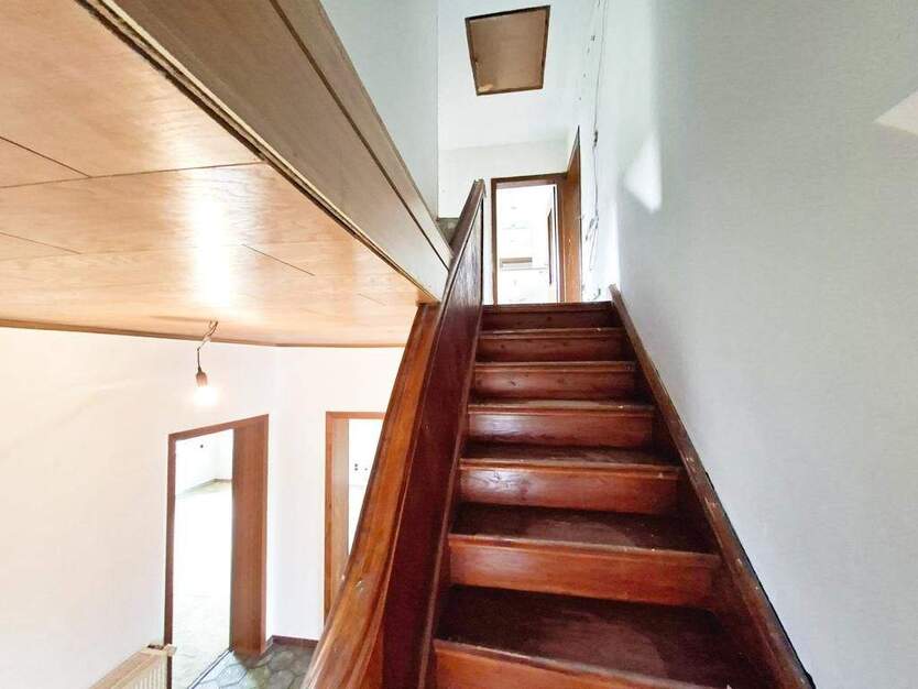 CITYHOUSE: Freistehendes Einfamilienhaus mit viel Potential, traumhaften großen Grundstück, Garage 3 zimmer