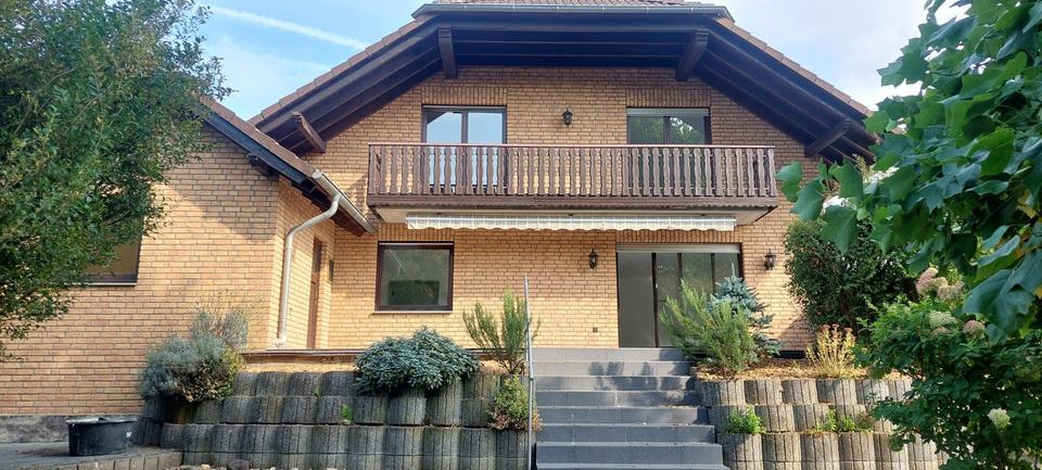 Schönes renoviertes Einfamilienhaus mit ELW, Garage und Garten. zimmer