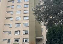Geschmackvolle und helle drei RaumWohnung mit Balkon und Aufzug