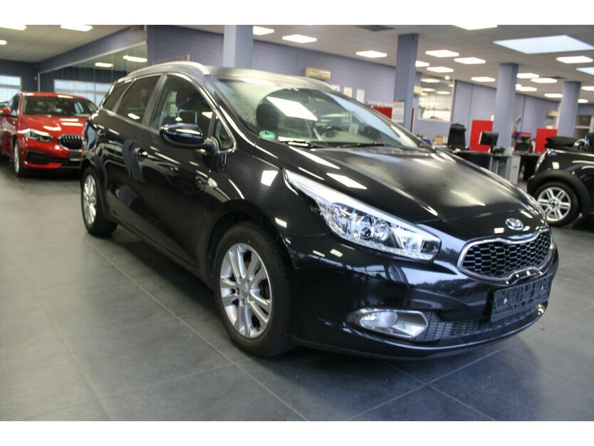 Kia ceed 1.4 CVVT SW Dream Team Edition 137.261 km 6.980 € Euskirchen 53881