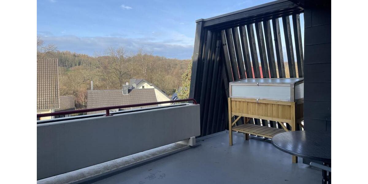 Dachgeschoßwohnung Lohmar - 3 Zimmer, 90 m&sup2;, 950&euro; | Angebot:24397731