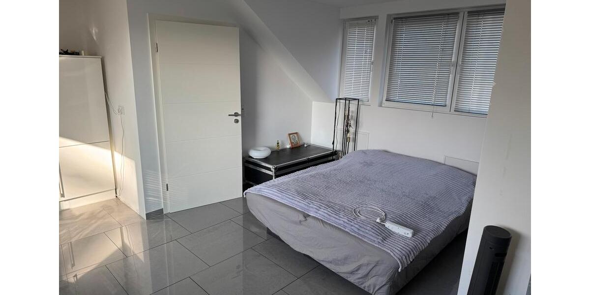 Dachgeschoßwohnung Bonn Poppelsdorf - 1 Zimmer, 37 m&sup2;, 950&euro; | Angebot:24631675