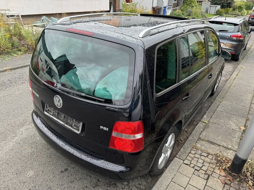 VW Touran 1.6 FSI Highline 7 Sitze SR+WR eGSD DSG ? 213.000 km 1.500 € Erftstadt 50374