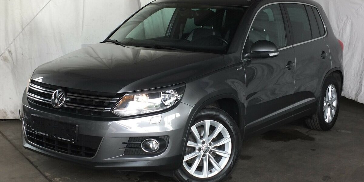 VW Tiguan WM26:LIFE NAVI AHK PARKPILOT SHZ BLUETOOTH 124.710 km 11.904 &euro; Köln 50858
