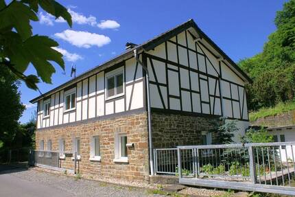 Haus Ruppichteroth Bröleck - 9 Zimmer, 218 m&sup2;, 298.000&euro; | Angebot:25698652