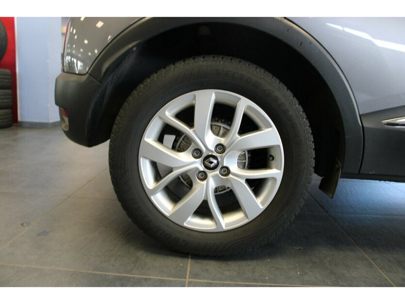 Renault Captur TCe 90 LIMITED 61.333 km 11.480 € Euskirchen 53881