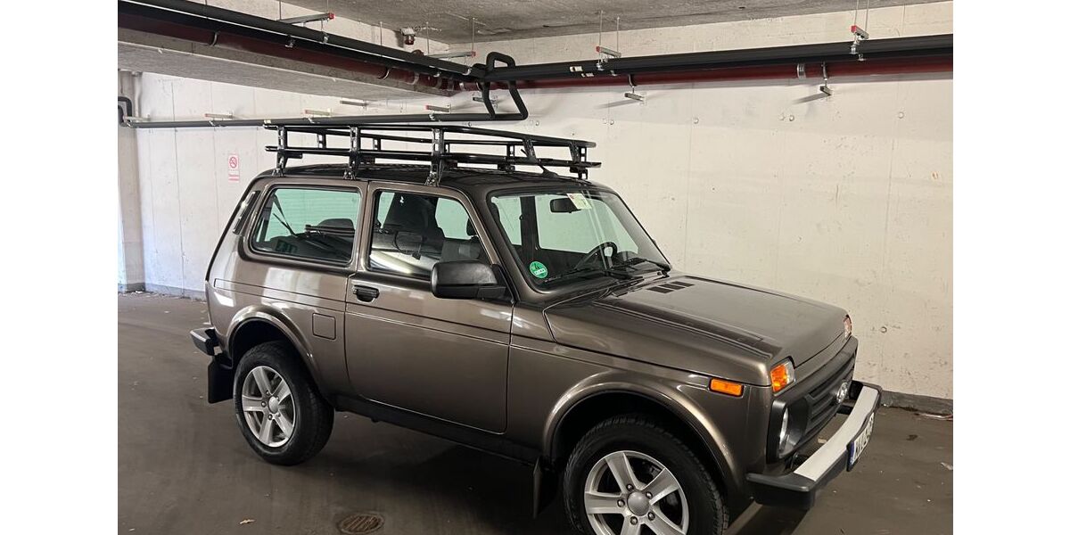 Lada Niva 64.000 km 13.500 &euro; Köln 50677