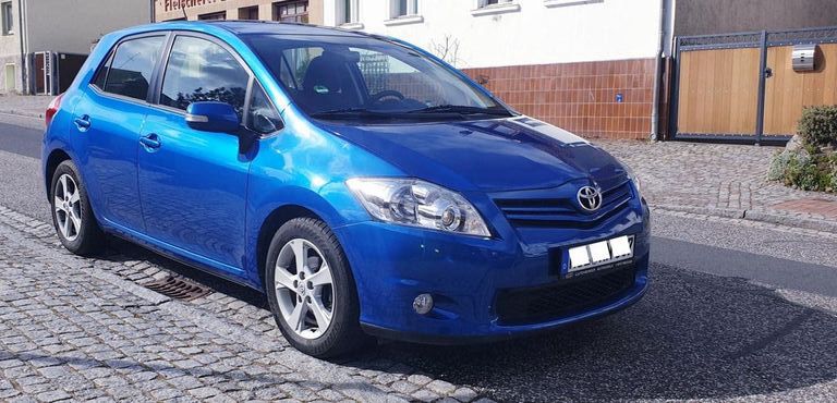 Toyota Auris 164.727 km 4.500 € Köln 50736