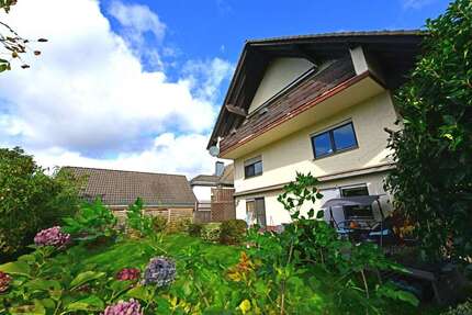 Haus zum Kaufen in Hennef-Lichtenberg 749.000 € 313 m² 8 zimmer