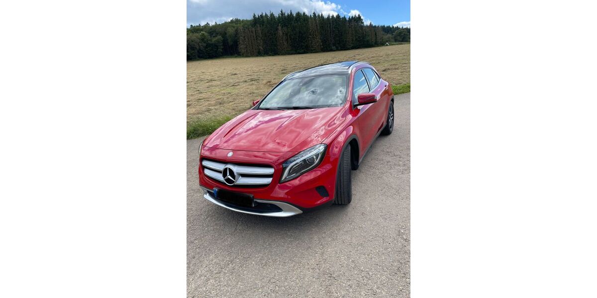 Mercedes-Benz GLA 200 110.000 km 17.000 &euro; Niederkassel 53859