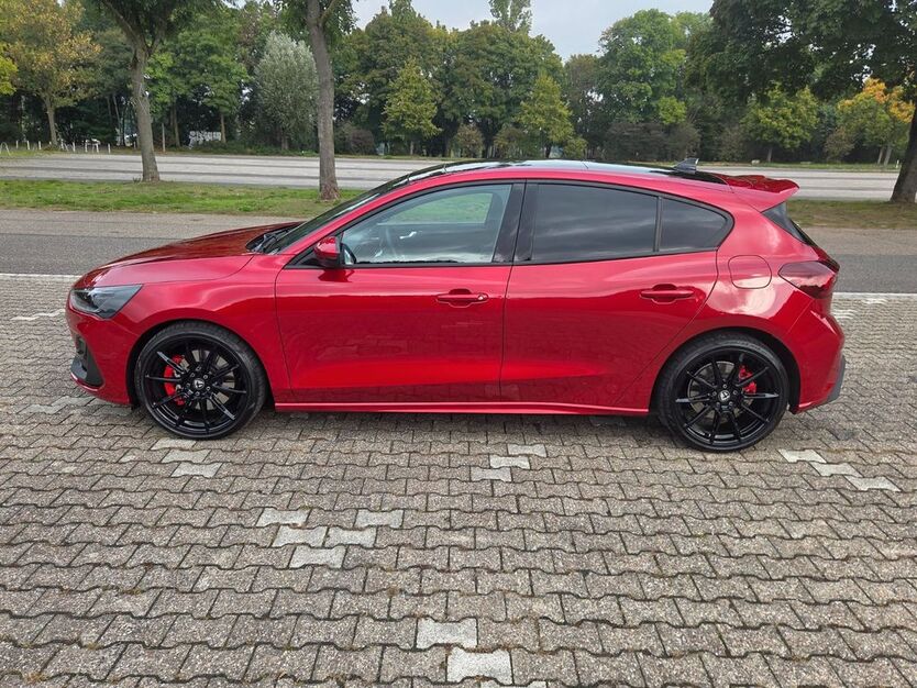 Ford Focus 23.000 km 33.500 € Köln 50676