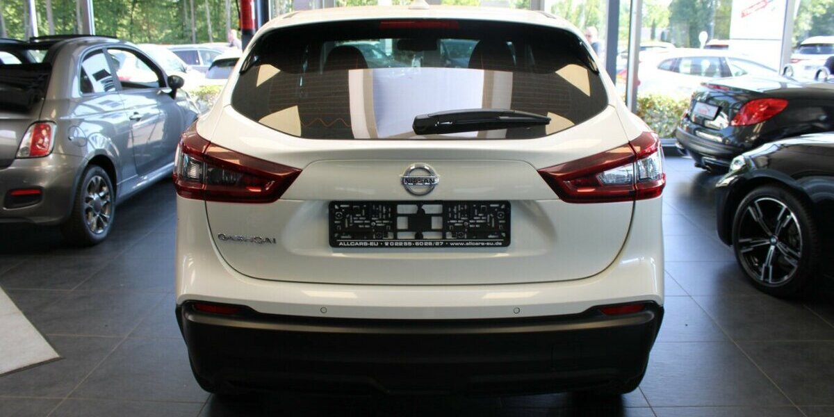 Nissan Qashqai 1.3 DIG-T SHIRO 25.184 km 16.980 &euro; Euskirchen 53881