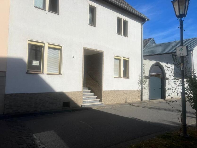 Zu vermieten Einfamilienhaus mit Garten