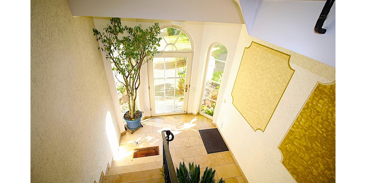Erste Reihe Rheinblick! Sofort beziehbare zwei Zimmer mit kleinem Balkon, Stellplatz und Garage. TOP - Etagenwohnung Königswinter | Angebot:26948143