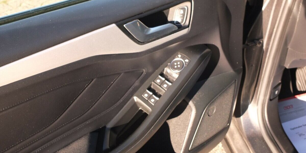 Ford Focus NAVI BLUETOOTH SHZ PARCTRONIC 1 HAND 124.895 km 11.500 &euro; Köln 50858