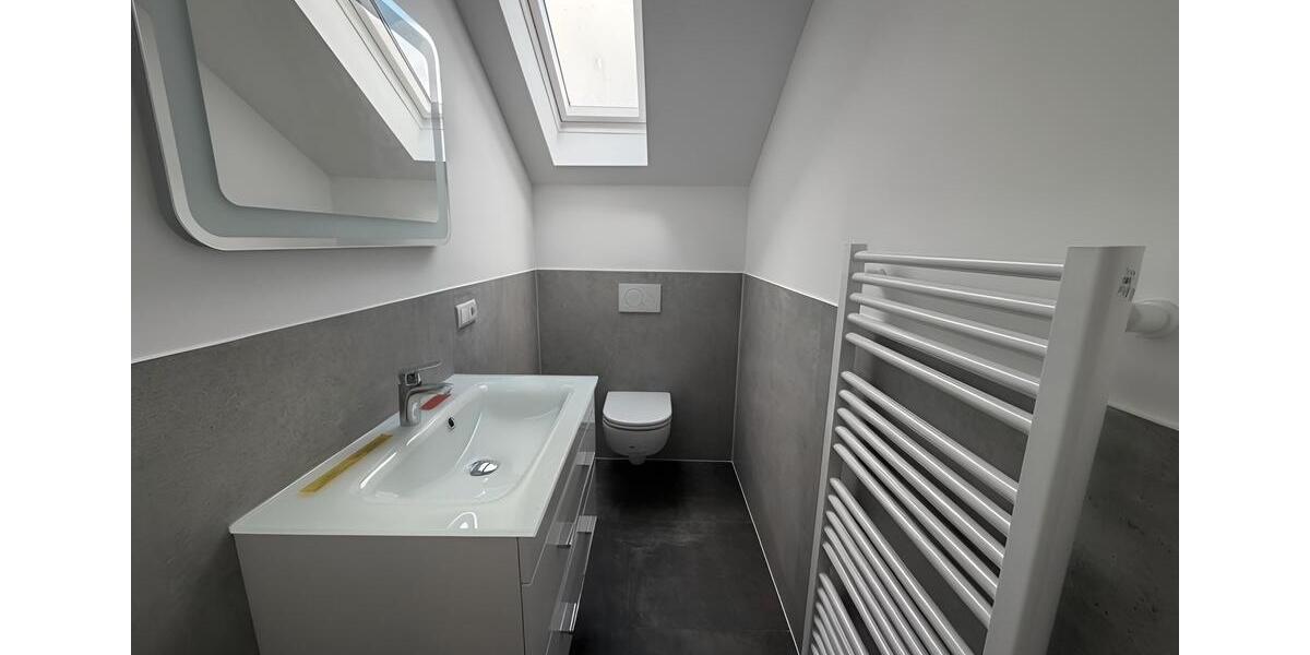 Dachgeschoßwohnung Sankt Augustin - 2 Zimmer, 102 m&sup2;, 1.250&euro; | Angebot:26072587