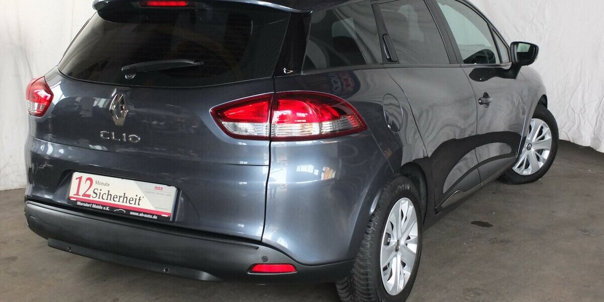 Renault Clio BLACK WEEK 25: EXPRESSION NAVI PARCTRONIC STA 118.021 km 7.904 &euro; Köln 50858