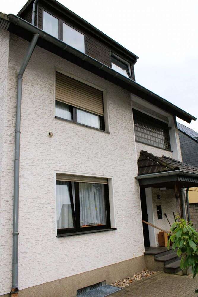 Haus zum Kaufen in Köln 649.000 € 196 m²