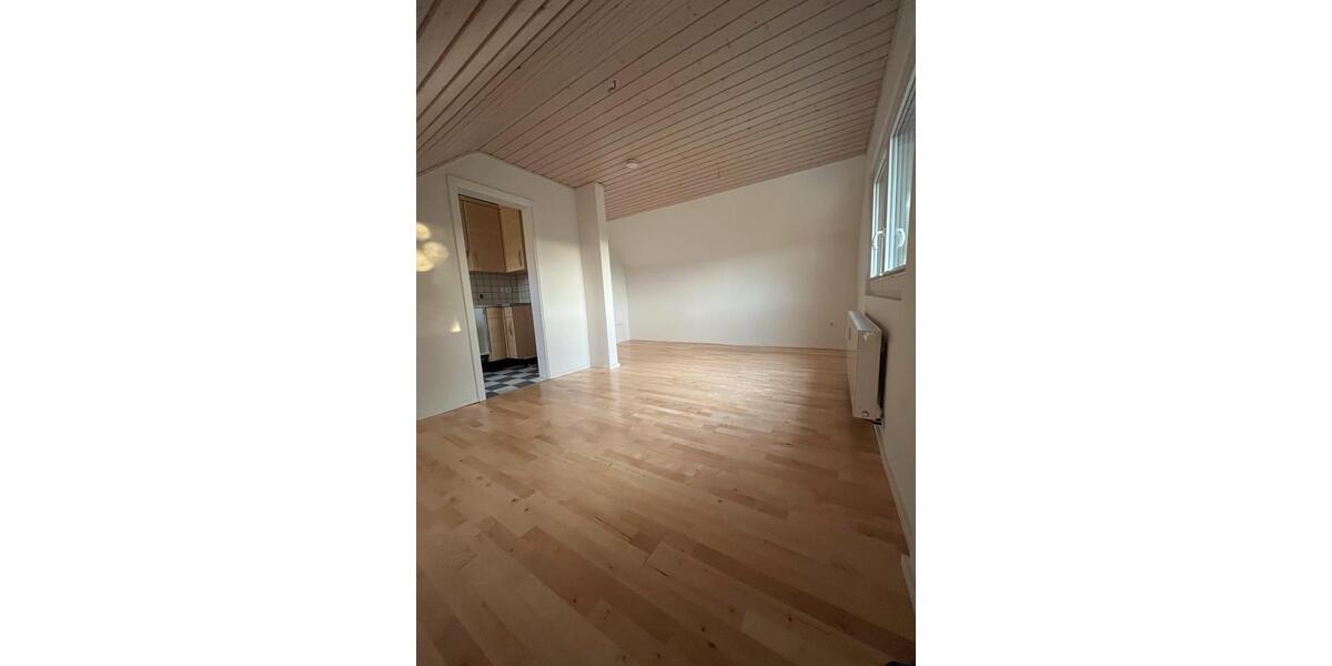 Dachgeschoßwohnung Rösrath - 3 Zimmer, 63 m&sup2;, 830&euro; | Angebot:25871336