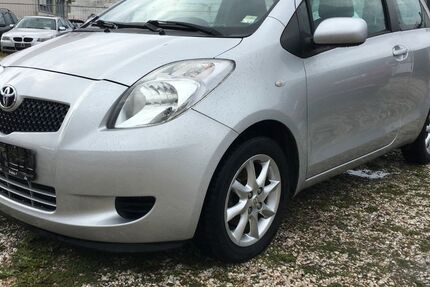 Toyota Yaris 155.000 km 2.499 &euro; Bonn 53227