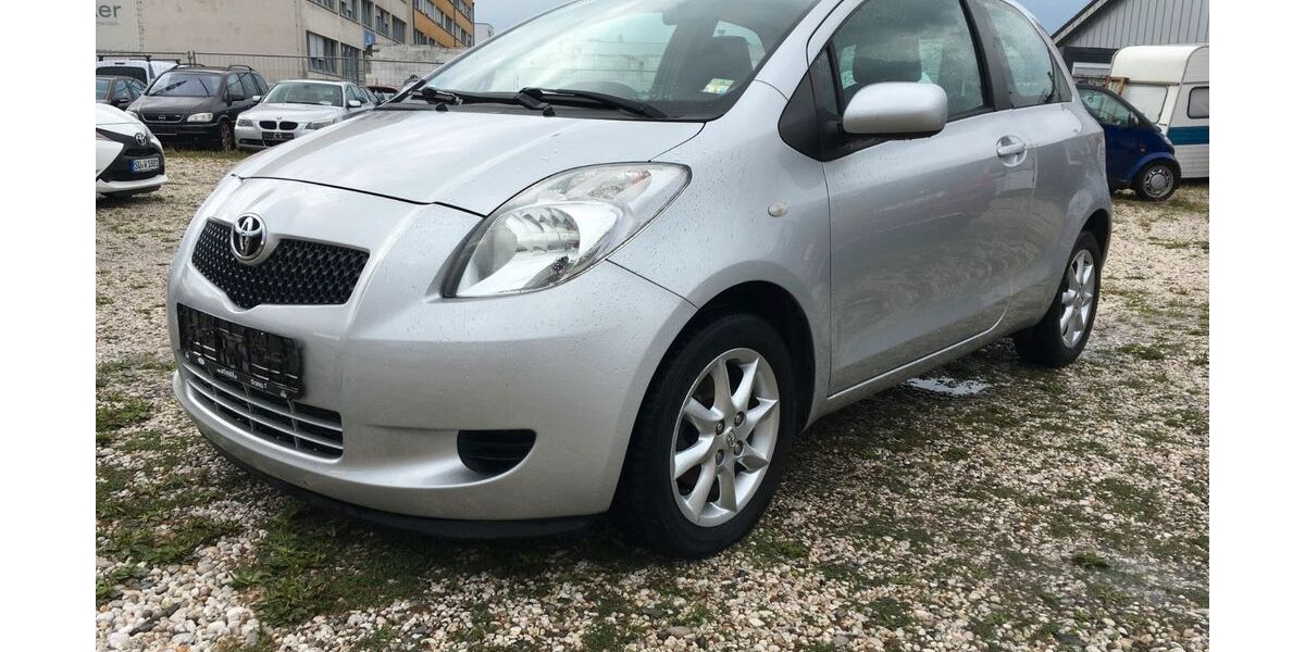 Toyota Yaris 155.000 km 2.499 &euro; Bonn 53227