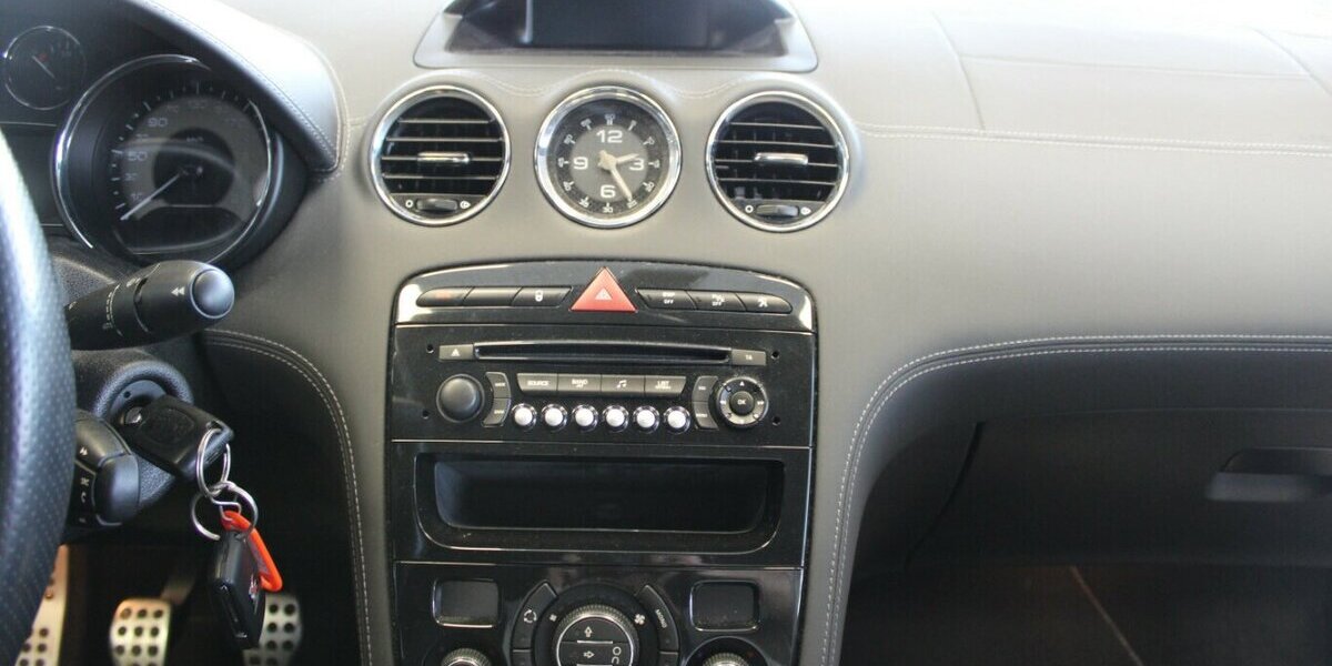 Peugeot RCZ 1.6 200 THP 114.967 km 8.980 &euro; Euskirchen 53881