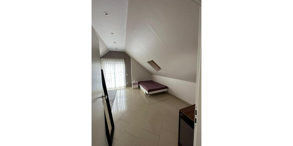 Doppelhaushälfte Köln Kalk - 4.5 Zimmer, 130 m&sup2;, 2.200&euro; | Angebot:24604060