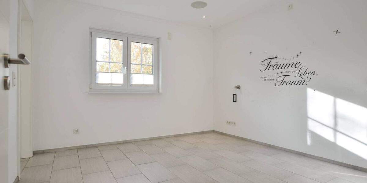 Neubaucharakter trifft Wohlfühloase: Hochwertig ausgestattetes Einfamilienhaus mit Außenpool! 6 zimmer