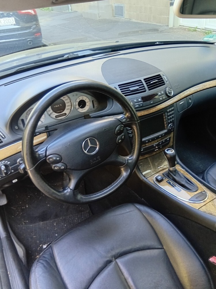 Mercedes-Benz E 280 Combi 4 Matic 271.788 km 3.400 € Köln 50667