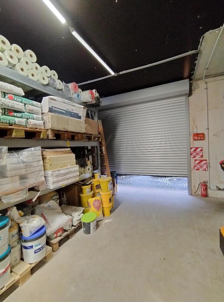 Ideal für Ihren Handwerksbetrieb Hallenfläche mit Büro und 3 Stellplätzen, verkehrsgünstige Lage