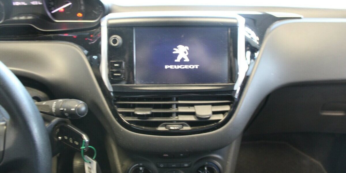 Peugeot 208 PureTech 82 Style 110.414 km 6.980 &euro; Euskirchen 53881