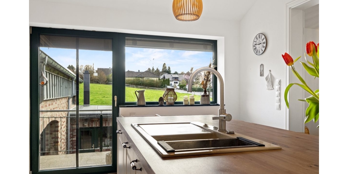 Nachhaltiges Anwesen mit top Energiewerten, Reitanlage und Platz für mehrere Generationen! - Mehrfamilienhaus, Wohnhaus Königswinter | Angebot:21578876