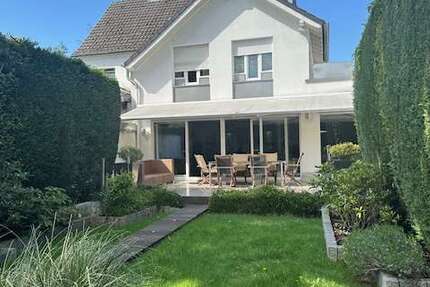 Haus zum Kaufen in Köln, Merheim 830.000 € 172 m² 5 zimmer