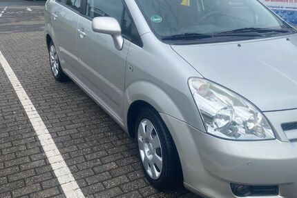 Toyota Corolla Verso 171.000 km 4.750 € Bonn 53229