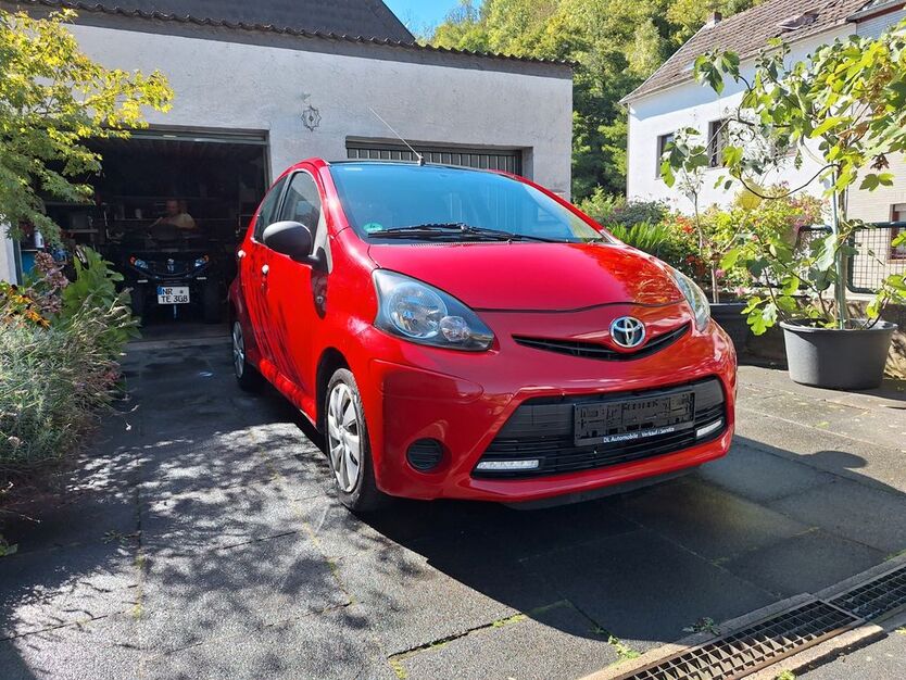 Toyota Aygo (X) 105.761 km 5.100 € Kasbach, Kasbach- Ohlenberg 53547