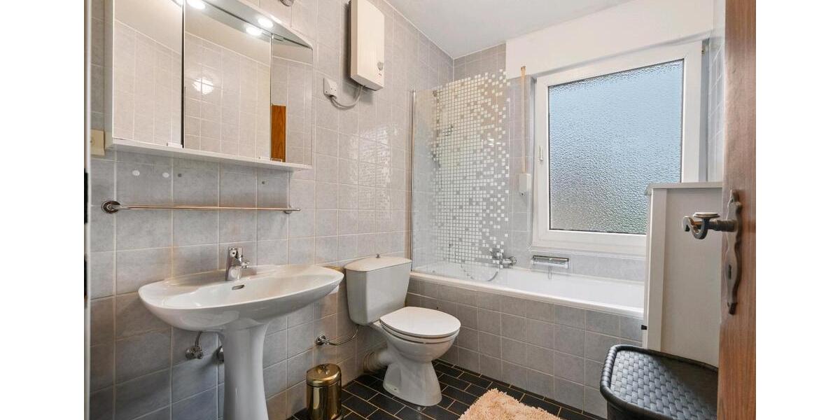 Dachgeschoßwohnung Bonn Gielgen - 2 Zimmer, 48 m&sup2;, 650&euro; | Angebot:26414702