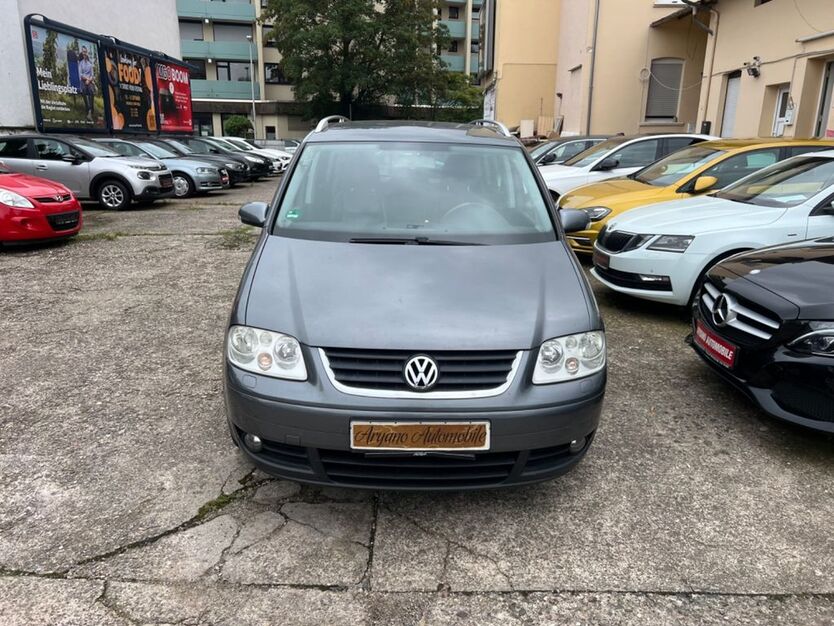VW Touran 215.000 km 2.990 € Bonn 53123