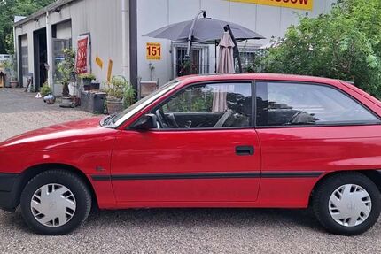 Opel Astra 167.000 km 2.590 &euro; Köln Porz 51147