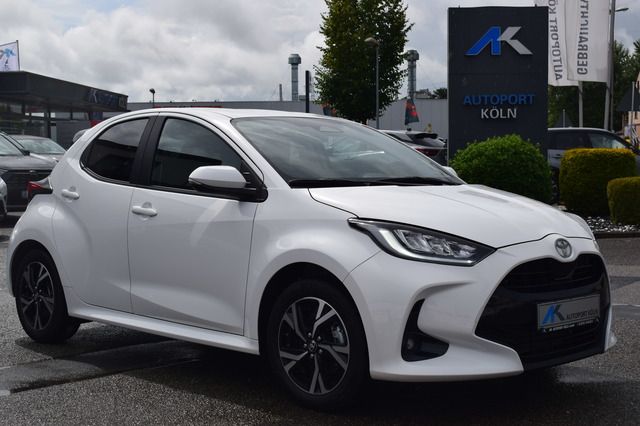 Toyota Yaris 3.850 km 20.890 € Köln (Nähe Flughafen Köln/Bonn) 51147