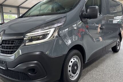 Renault Trafic 54.709 km 17.890 &euro; Troisdorf 53842