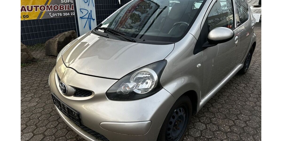 Toyota Aygo (X) 162.000 km 2.299 &euro; Köln 51145