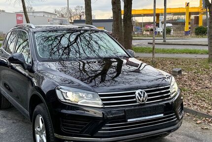 VW Touareg 143.500 km 24.999 &euro; Köln 51107