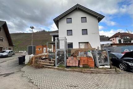Haus Dernau - 11 Zimmer, 291 m&sup2;, 379.000&euro; | Angebot:27196921
