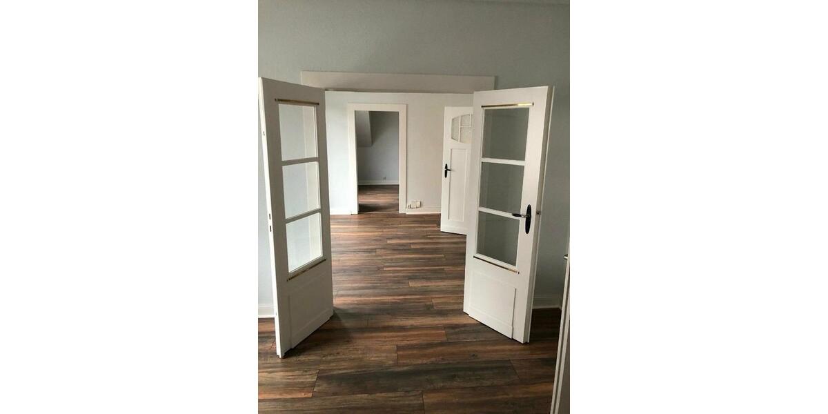 Dachgeschoßwohnung Overath - 4 Zimmer, 90 m&sup2;, 875&euro; | Angebot:25842768